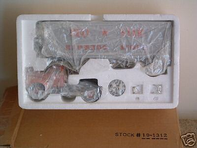 RED STAR EXPRESS B MACK TRACTOR/TRL First Gear MINT 1st stain marks on 