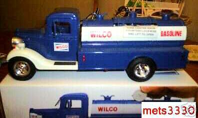 1986 First WILCO TOY TANKER TRUCK TOY BANK HESS TIRES  